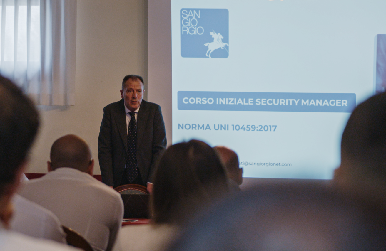 Se la guardia giurata commette un reato, ne risponde anche il security manager?